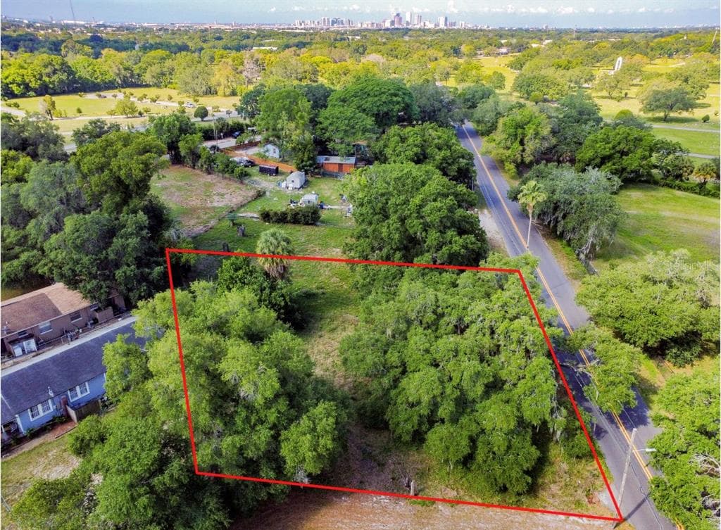 4621 E LAKE AVENUE TAMPA, FL 33605