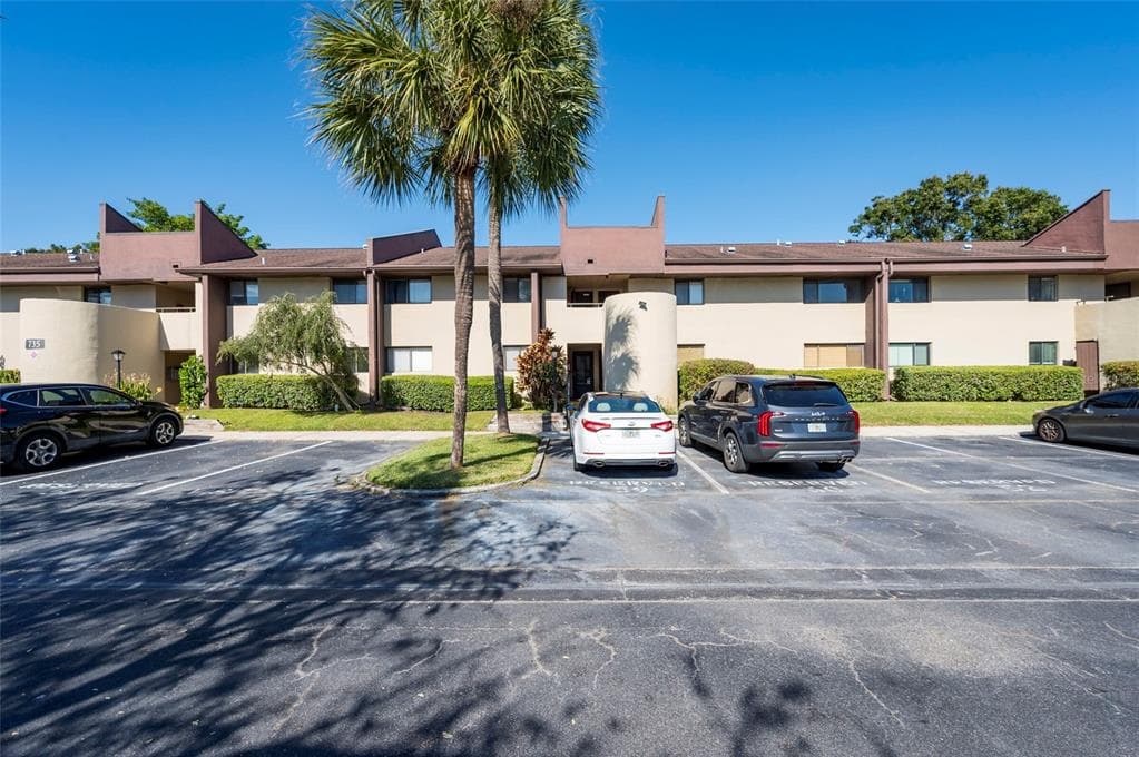 735 S VILLAGE DRIVE N UNIT 206 ST PETERSBURG, FL 33716