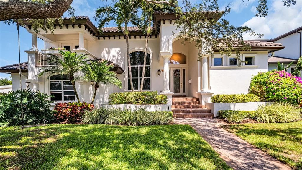 1089 CORDOVA BOULEVARD NE ST PETERSBURG, FL 33704