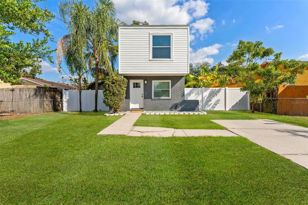8737 N TANGERINE PLACE TAMPA, FL 33617