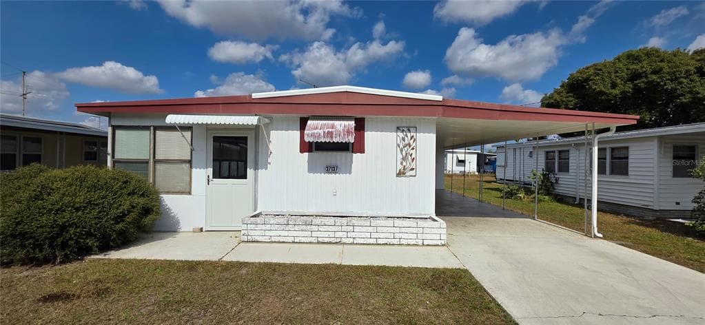 37137 LOIS AVENUE ZEPHYRHILLS, FL 33542