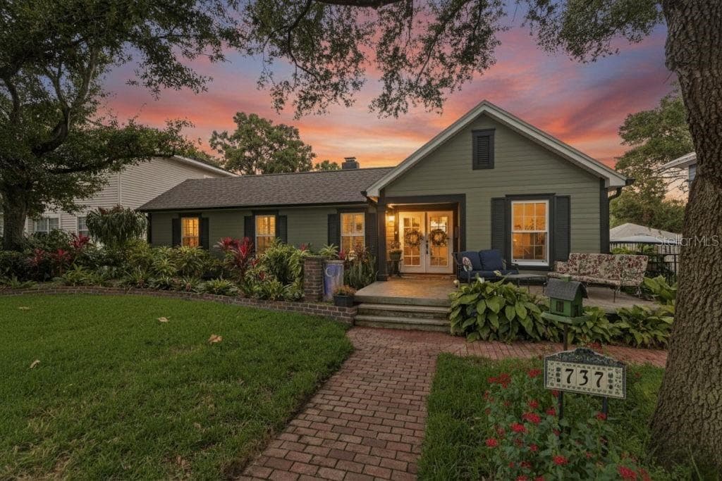 737 28TH AVENUE N ST PETERSBURG, FL 33704