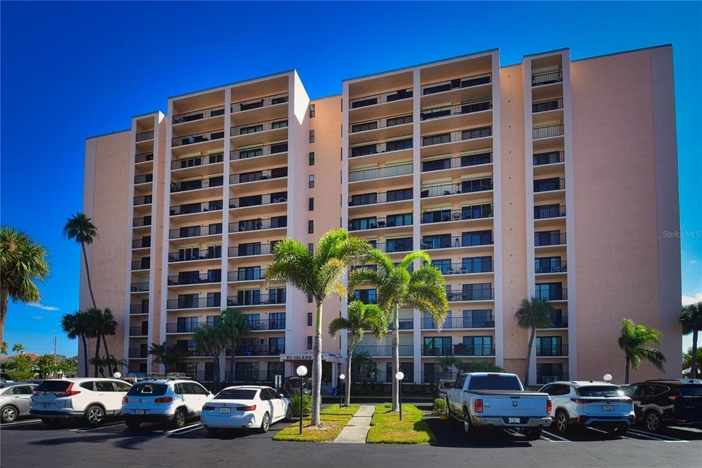 51 ISLAND WAY UNIT 909 CLEARWATER, FL 33767