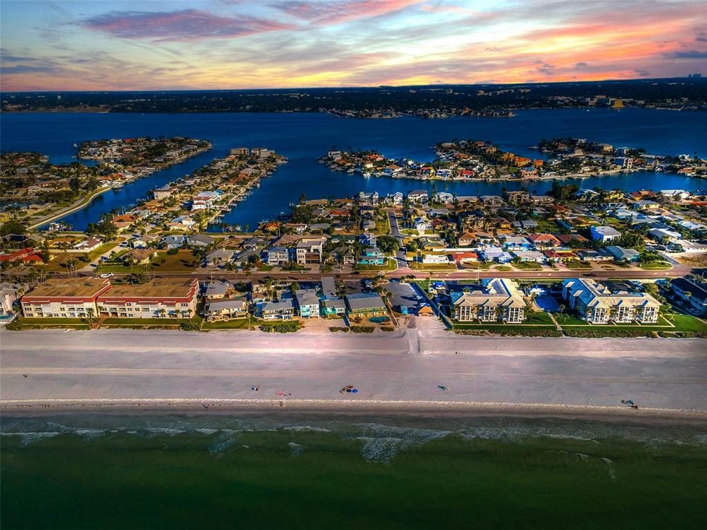 2700 GULF BOULEVARD UNIT W6 BELLEAIR BEACH, FL 33786