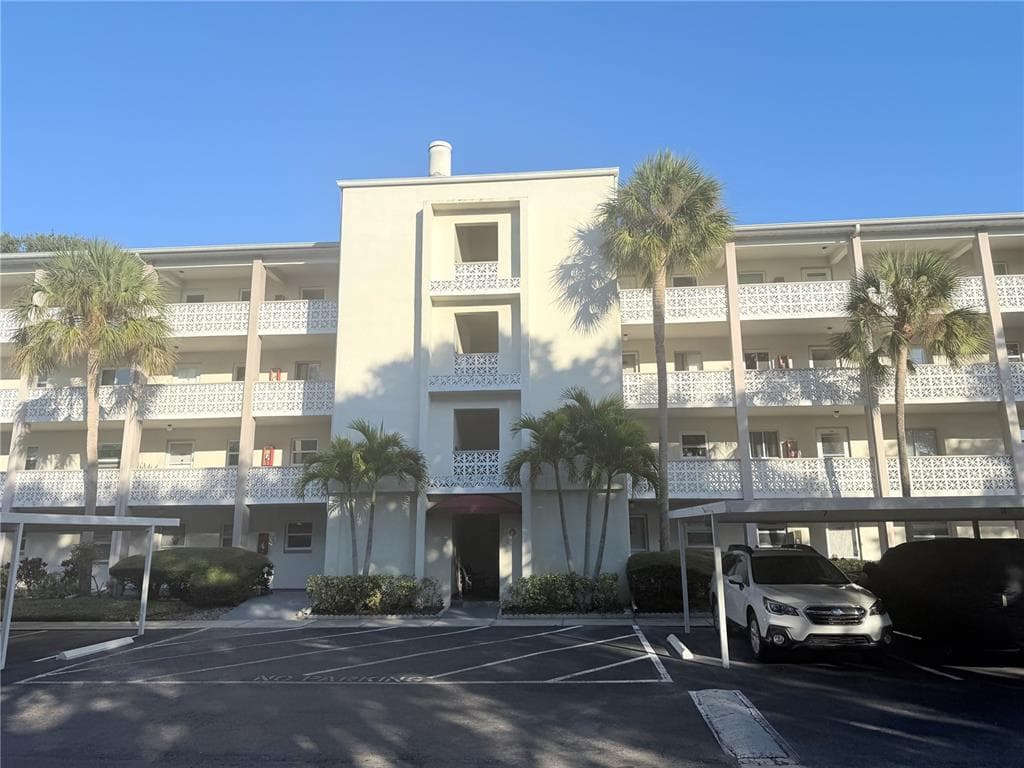 1524 LAKEVIEW ROAD UNIT 305 CLEARWATER, FL 33756