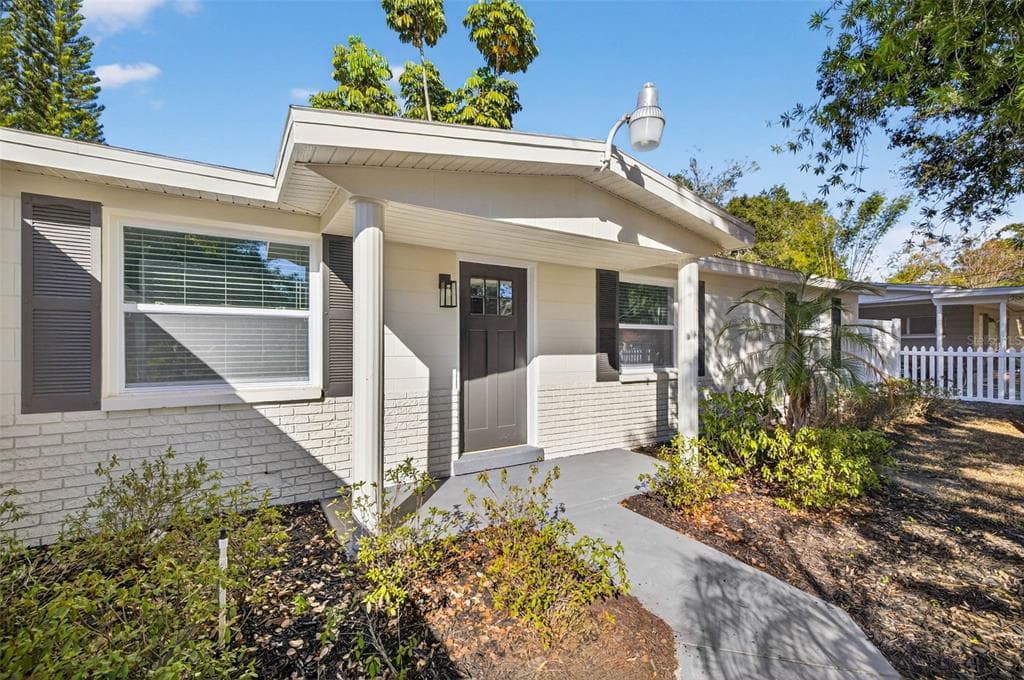 1102 E LAMBRIGHT STREET TAMPA, FL 33604