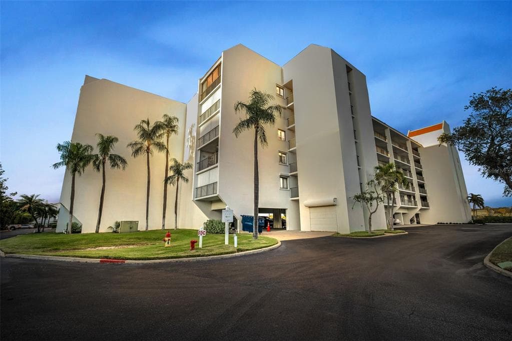 19111 VISTA BAY DRIVE UNIT 211 INDIAN SHORES, FL 33785