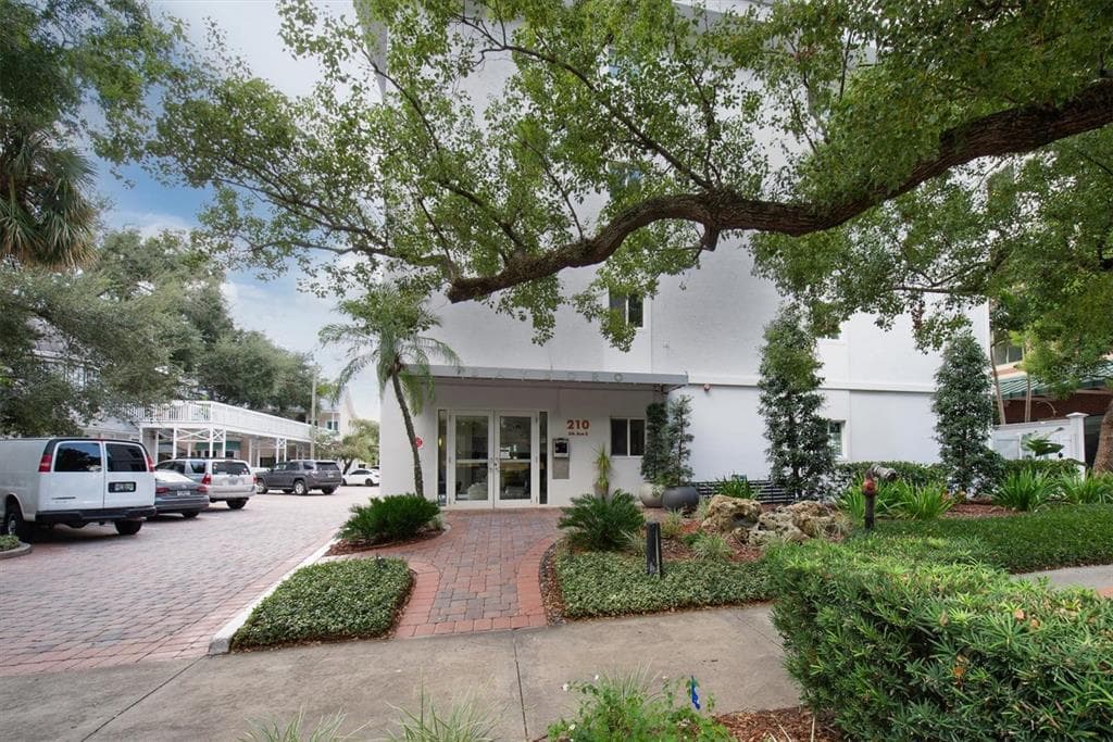 210 5TH AVENUE S UNIT 402 ST PETERSBURG, FL 33701