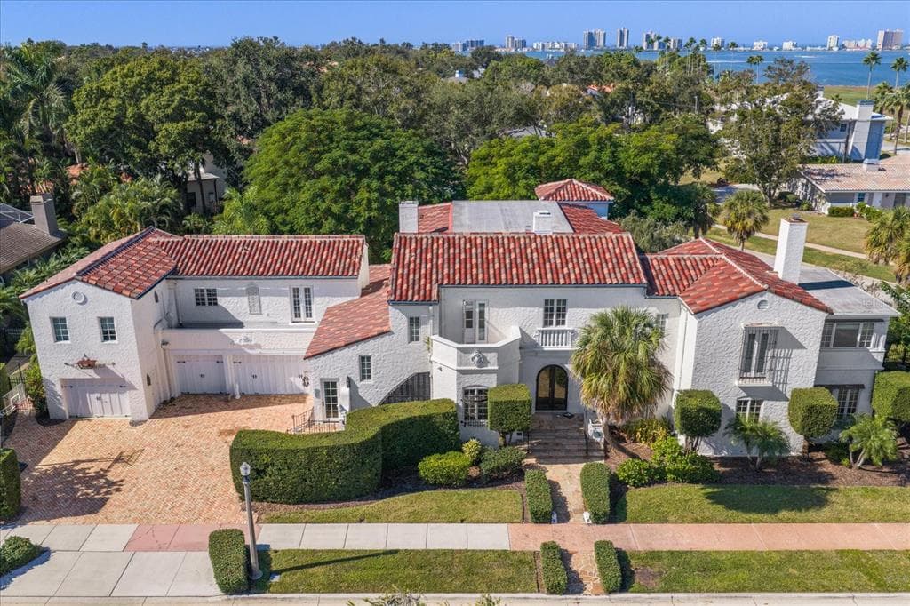 1102 PALM VIEW AVENUE BELLEAIR, FL 33756