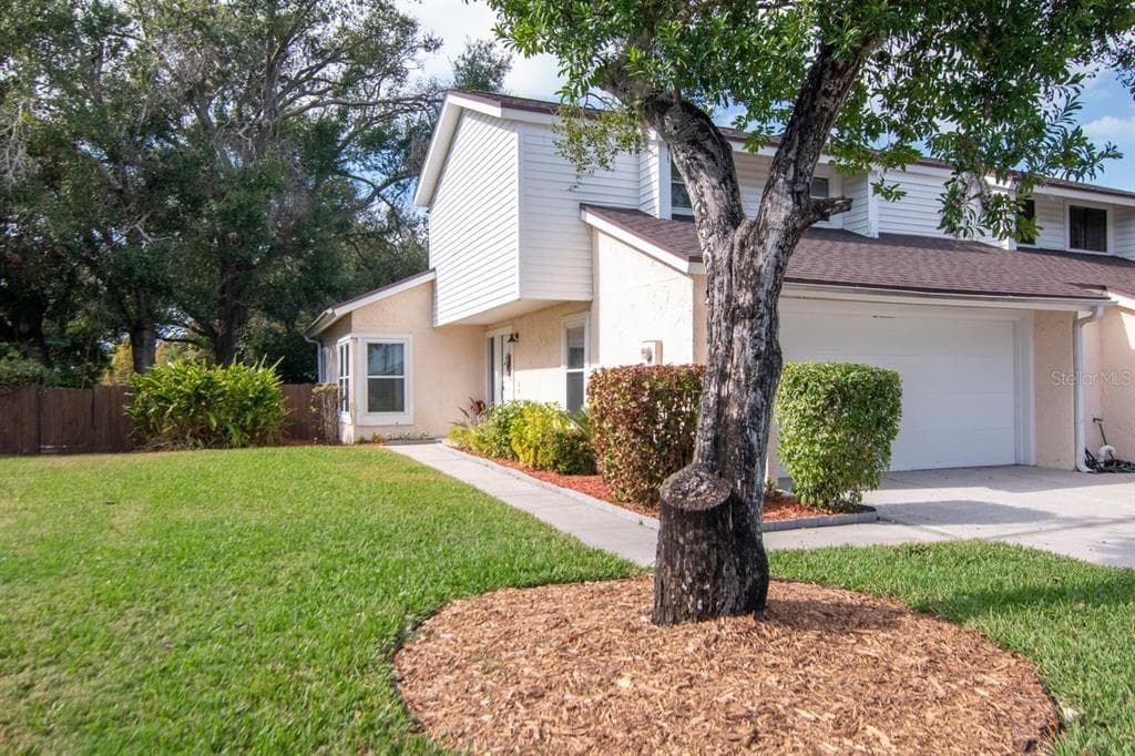 13902 BARDMOOR PLACE UNIT B TAMPA, FL 33618
