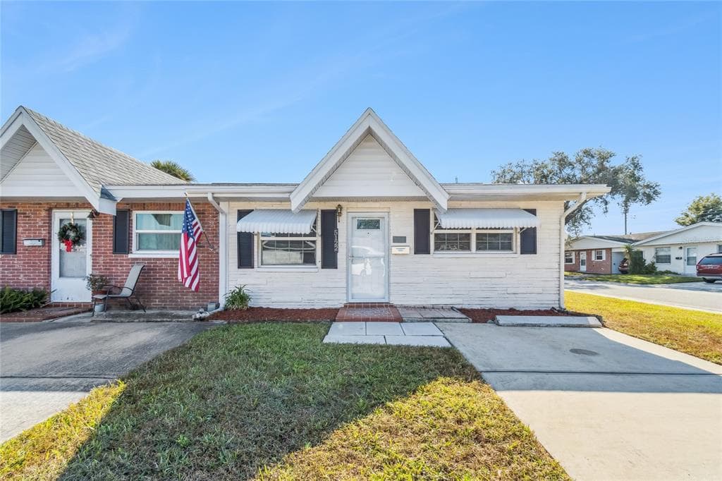 5122 IRIS DRIVE N UNIT 12 PINELLAS PARK, FL 33782