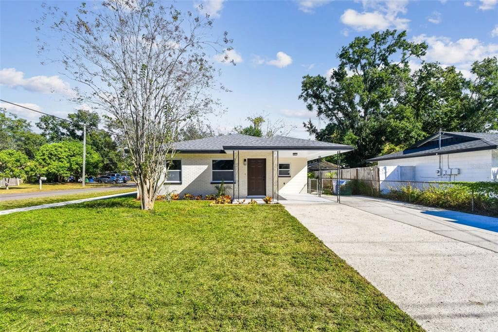 8325 N ORANGEVIEW AVENUE TAMPA, FL 33617