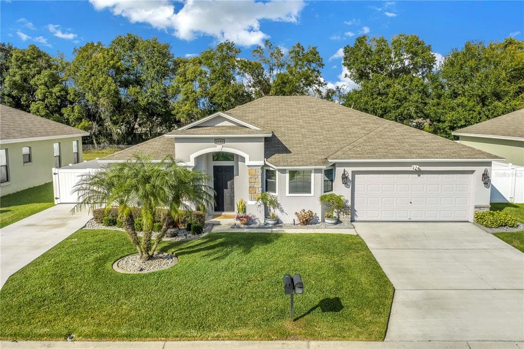 6943 MAKATI DRIVE LAKELAND, FL 33810