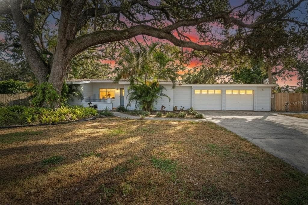 4634 W SUNSET BOULEVARD TAMPA, FL 33629