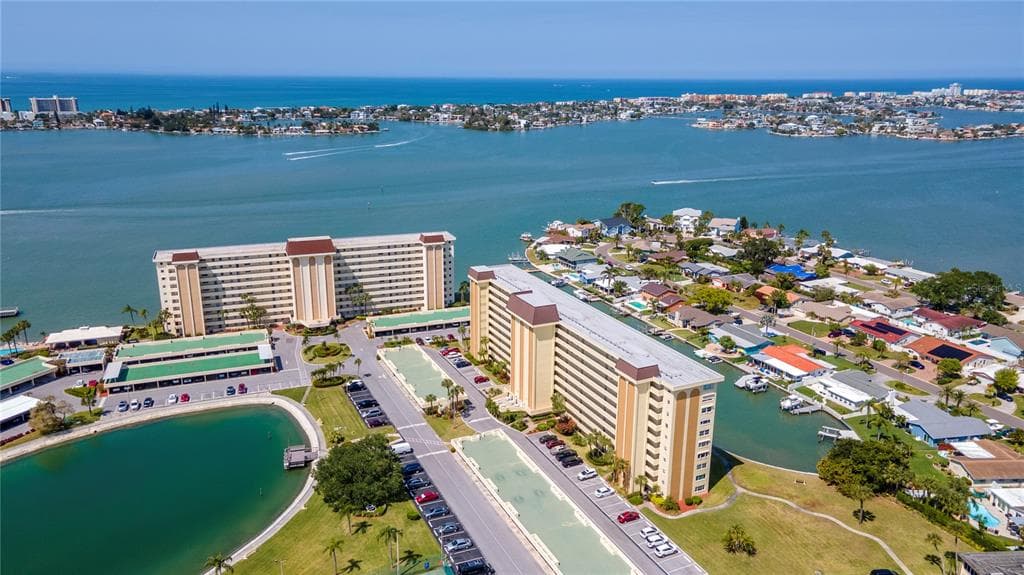 4725 COVE CIRCLE UNIT 804 ST PETERSBURG, FL 33708