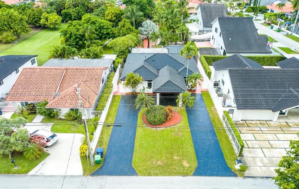 2810 SW 114TH AVENUE MIAMI, FL 33165