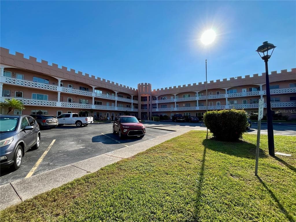 2457 ECUADORIAN WAY UNIT 51 CLEARWATER, FL 33763