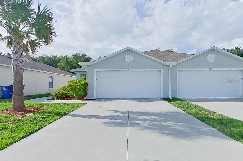 9117 AEGEAN CIRCLE LEHIGH ACRES, FL 33936