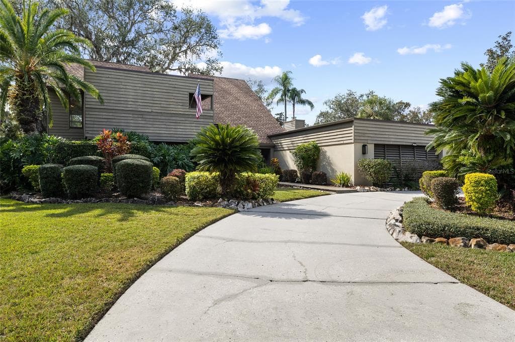 1221 N RIVERHILLS DRIVE TEMPLE TERRACE, FL 33617