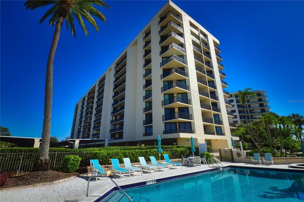 690 ISLAND WAY UNIT 208 CLEARWATER, FL 33767