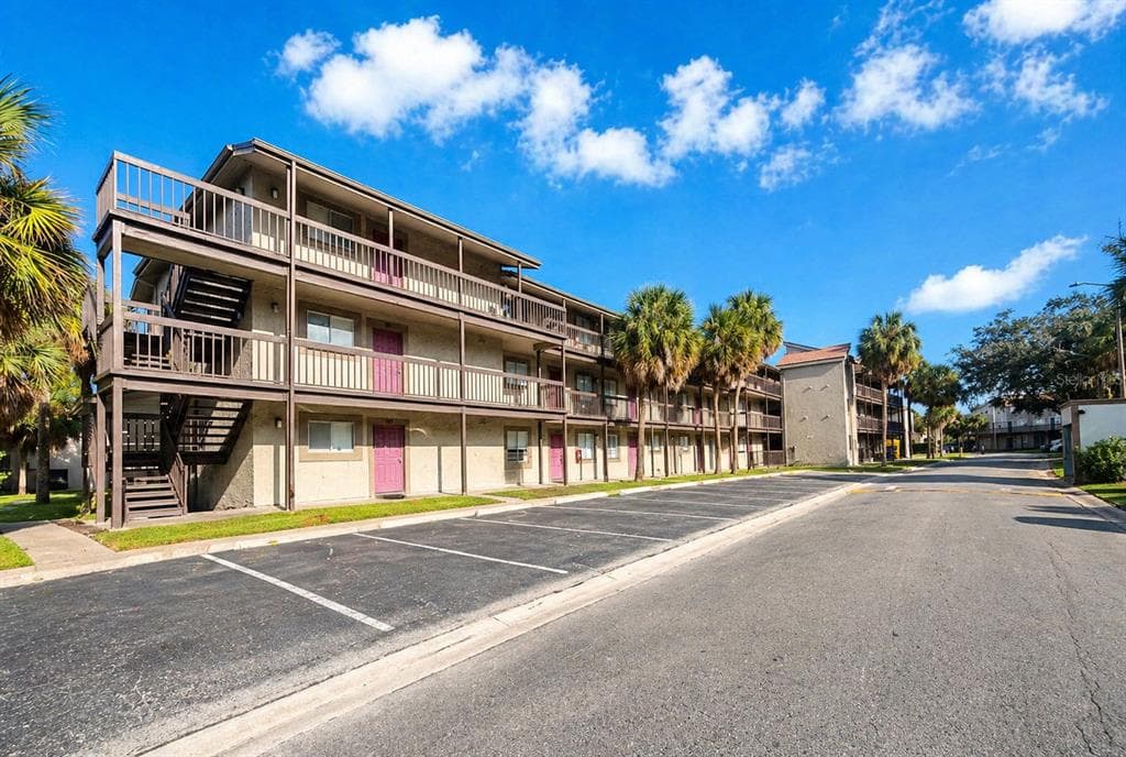 6306 NEWTOWN CIRCLE UNIT 6A3 TAMPA, FL 33615