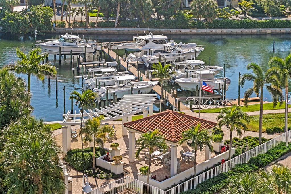 1325 SNELL ISLE BOULEVARD NE UNIT 811 ST PETERSBURG, FL 33704