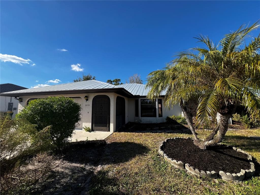 2355 LAKESHORE CIRCLE PORT CHARLOTTE, FL 33952