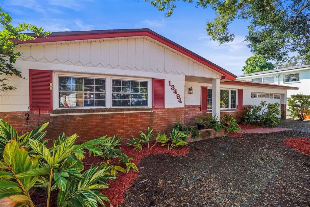 13494 BELLEWOOD AVENUE SEMINOLE, FL 33776