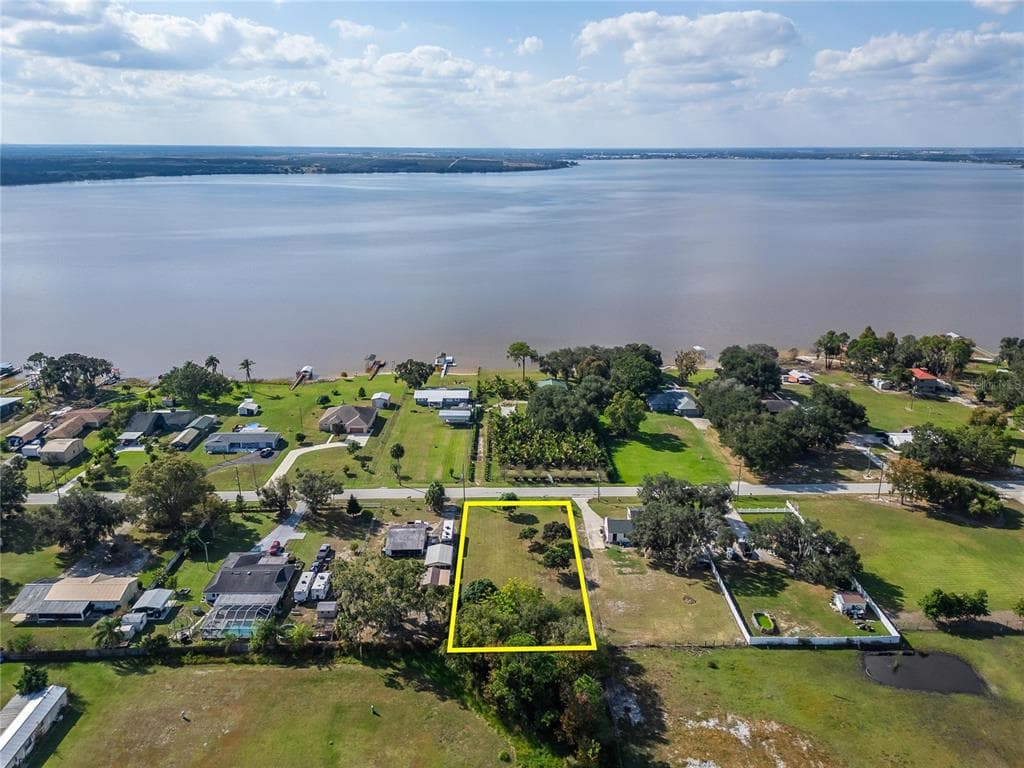 1926 S LAKE REEDY BOULEVARD FROSTPROOF, FL 33843