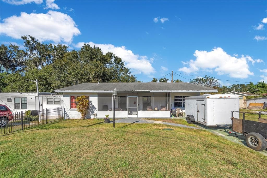 2330 WYDINE DRIVE LAKELAND, FL 33801
