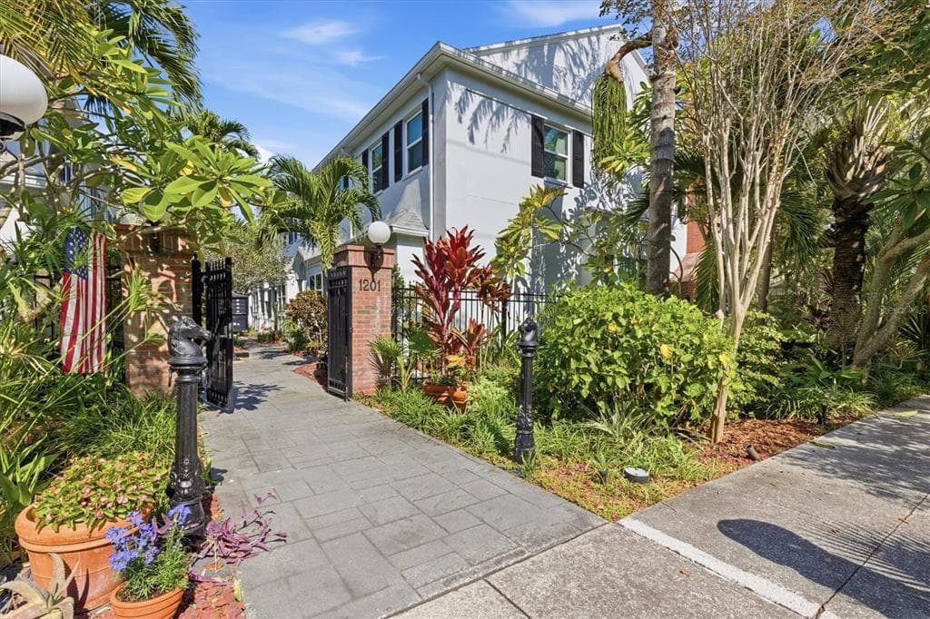 1201 W HORATIO STREET UNIT D4 TAMPA, FL 33606