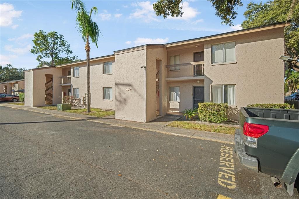 7529 PITCH PINE CIRCLE UNIT D TAMPA, FL 33617