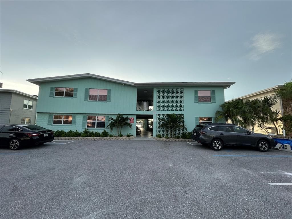 125 104TH AVENUE UNIT 2