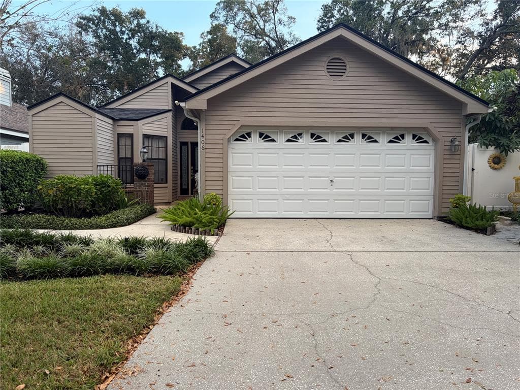 1406 WALDEN OAKS PLACE PLANT CITY, FL 33563