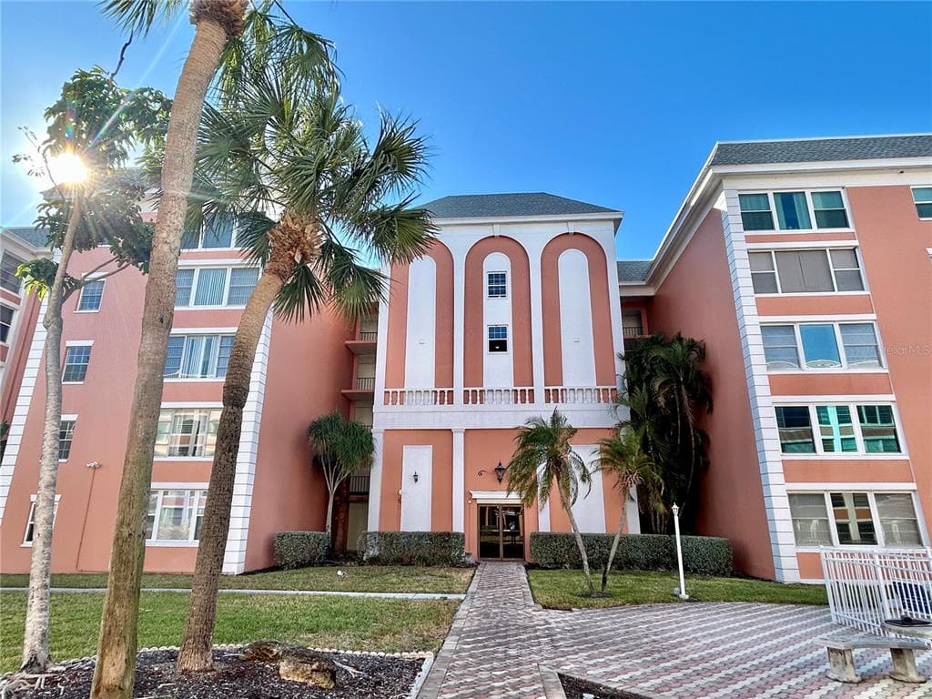 6960 20TH AVENUE N UNIT 301 ST PETERSBURG, FL 33710