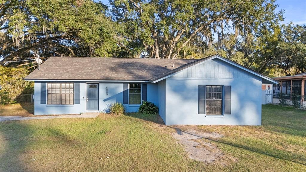 1110 N SHANNON AVENUE PLANT CITY, FL 33563