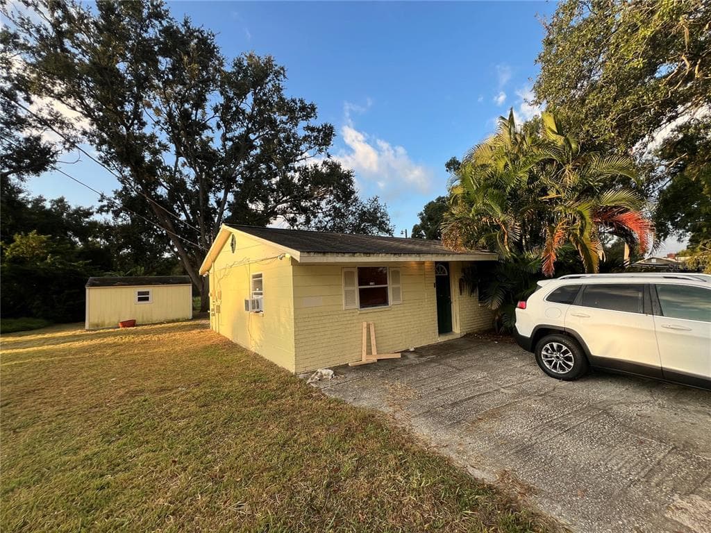 9013 SYMMES ROAD GIBSONTON, FL 33534