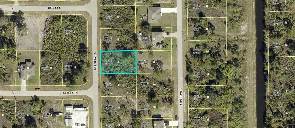 551 BEACH AVENUE S LEHIGH ACRES, FL 33974