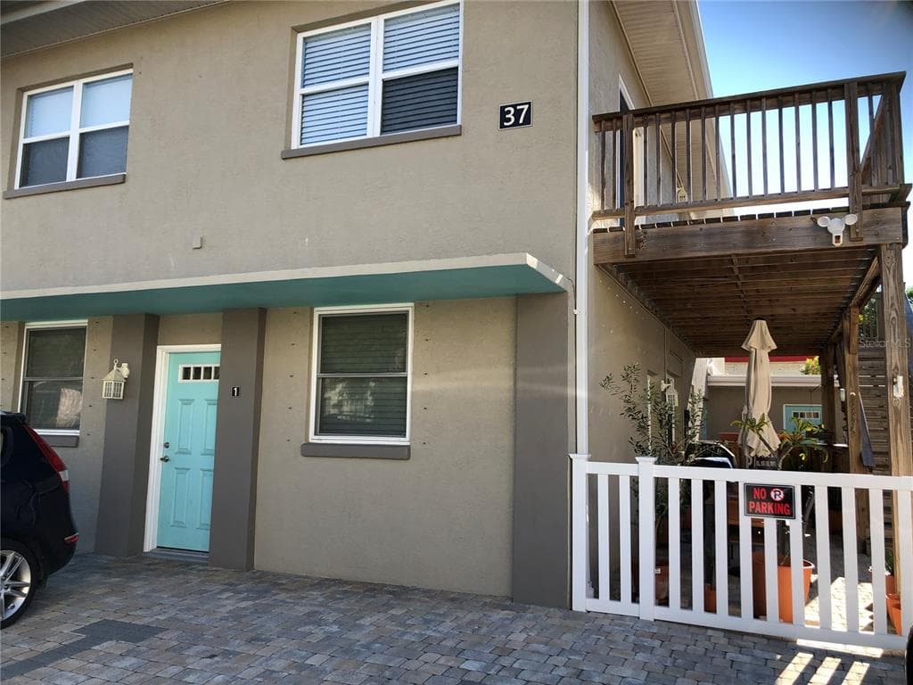 37 144TH AVENUE UNIT 4 ST PETERSBURG, FL 33708