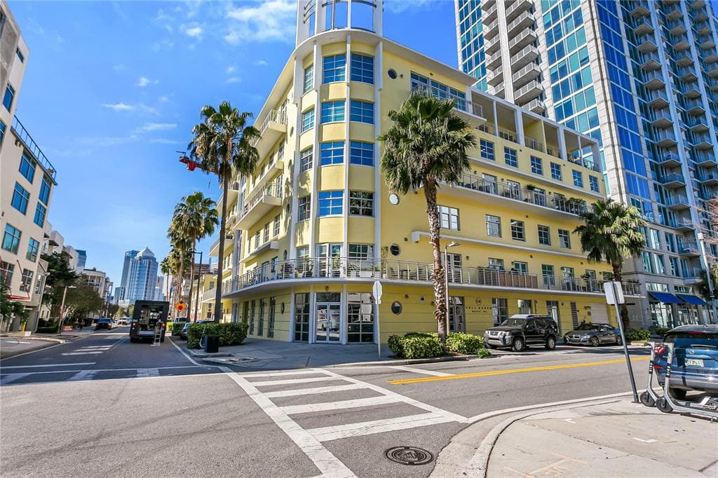 1212 E WHITING (A) STREET UNIT 303 TAMPA, FL 33602