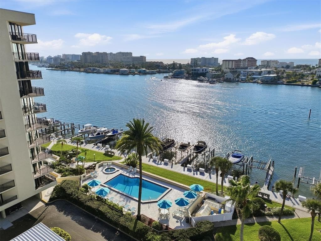 690 ISLAND WAY UNIT 810 CLEARWATER BEACH, FL 33767