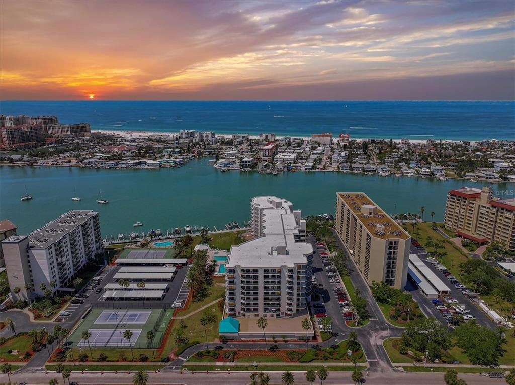 670 ISLAND WAY UNIT 802 CLEARWATER BEACH, FL 33767