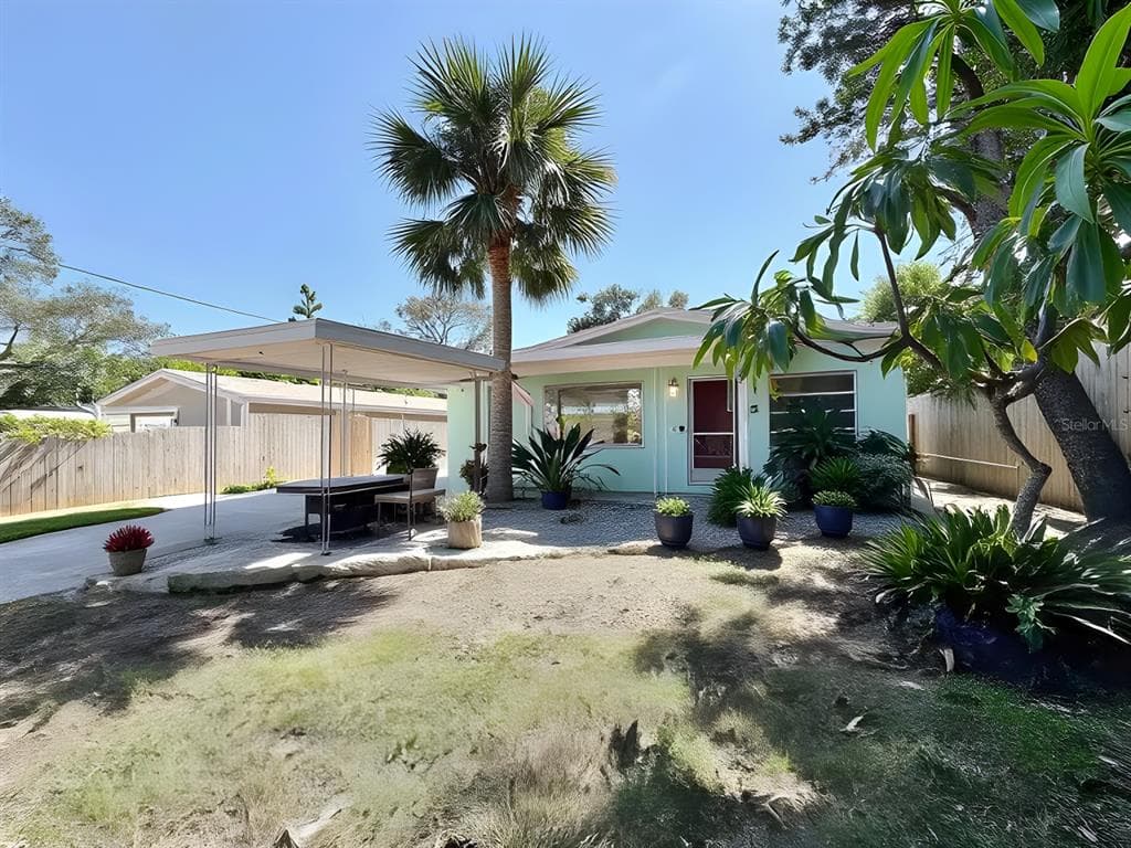 528 E CENTER STREET TARPON SPRINGS, FL 34689