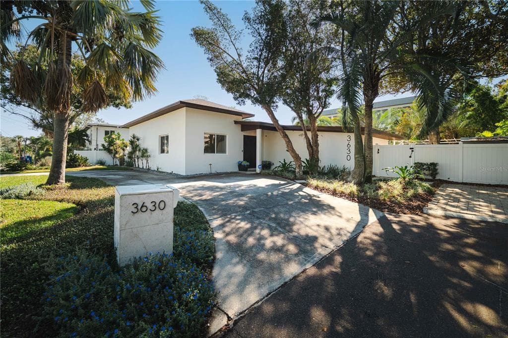 3630 S BEACH DRIVE TAMPA, FL 33629