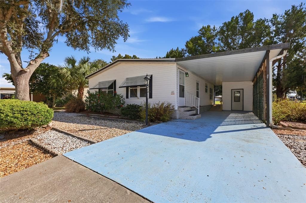 221 COVENT GARDEN AVENUE DAVENPORT, FL 33897