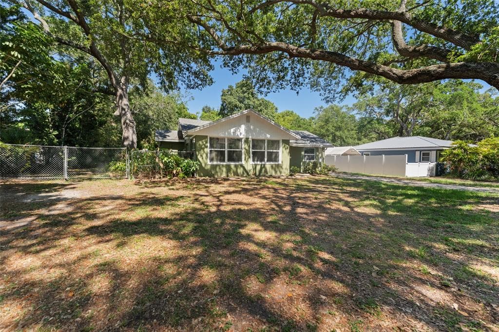 4939 WOODLAND DRIVE ST PETERSBURG, FL 33708
