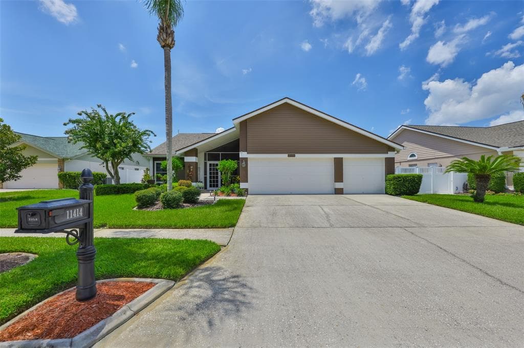 11414 GLENMONT DRIVE TAMPA, FL 33635