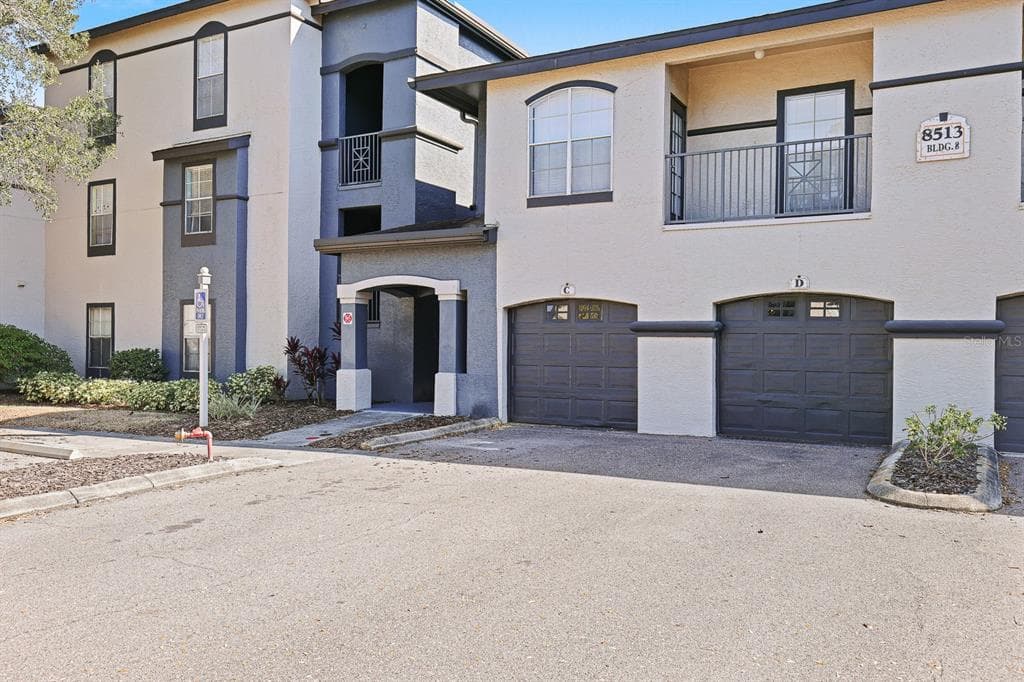 8513 LUCUYA WAY UNIT 209 TEMPLE TERRACE, FL 33637