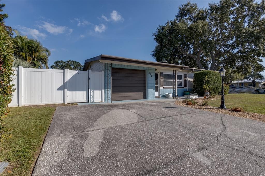 6301 GEM LANE SEMINOLE, FL 33772