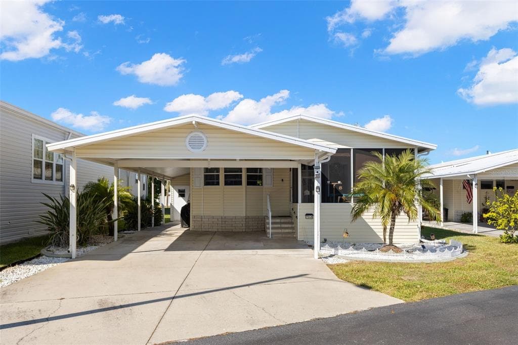 7048 MOUNT ESSEX DRIVE NE UNIT 493 ST PETERSBURG, FL 33702